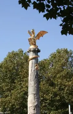 Alexsar Art Tuinschilderij Gouden Draak Station Den Bosch 130x70cm - afbeelding 1