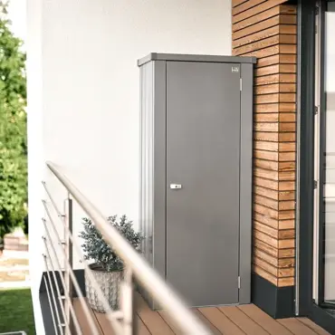 Biohort terraskast Julia M HIGH kwartsgrijs metallic op terras