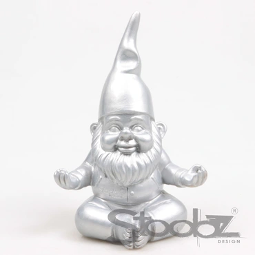Kabouter yoga 11x14x20cm zilver