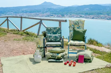 Madison sierkussen piping Panama sage 45 x 45 sfeer