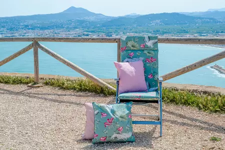 Madison sierkussen piping Panama soft pink 45 x 45 sfeer