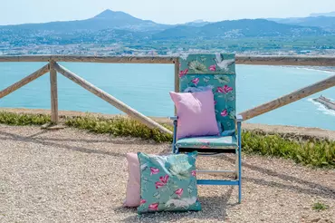 Madison sierkussen piping Panama soft pink 45 x 45 sfeer