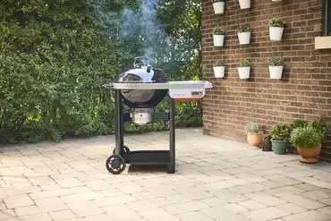 Weber Houtskool barbecue performer 57cm sfeer